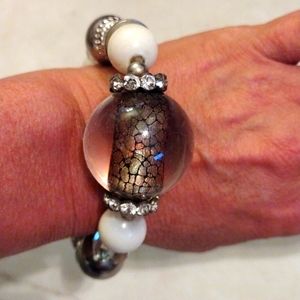Beautiful multiple style large beads bracelet.